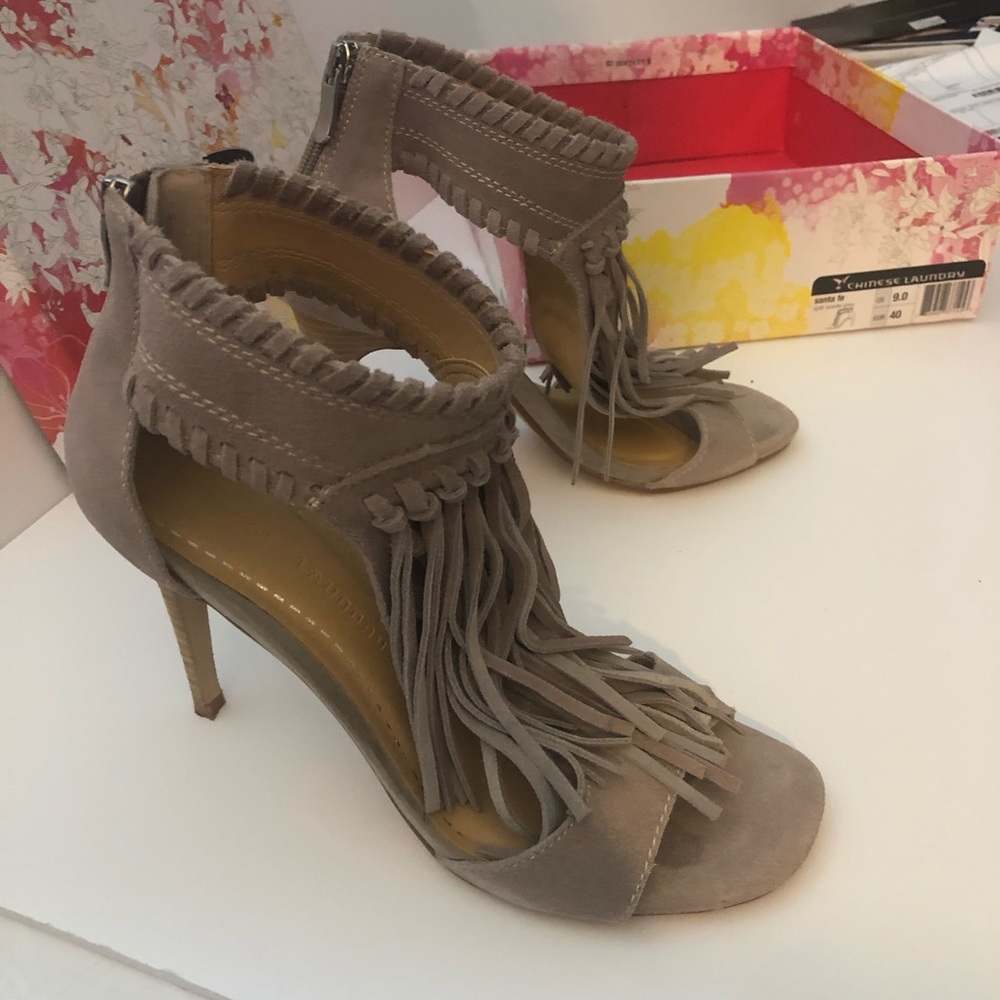 Chinese Laundry Sante Fe Fringe Sandal size 9